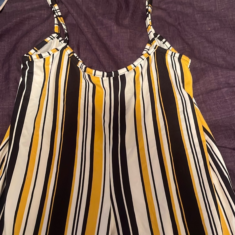 i’m selling an jumpsuit fits great and also can be worn with a top